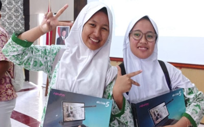Membanggakan! Zahra dan Aisyah Raih Juara 2 TKA Terbaik Tingkat Kabupaten